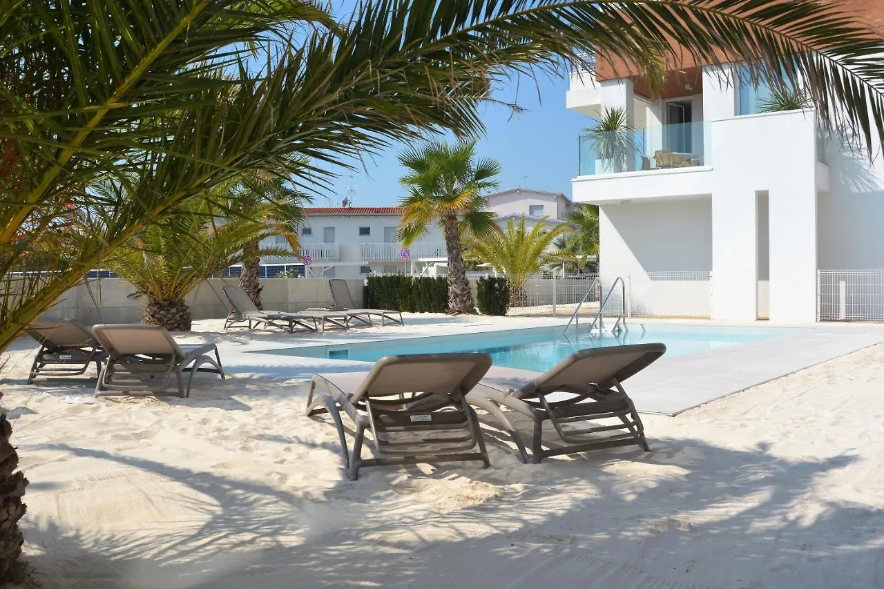 Sun Beach Residence Con Piscina - Piazza Brescia - Adria Holiday Jesolo - Family Apartments 0*, Lido di Jesolo İtalya