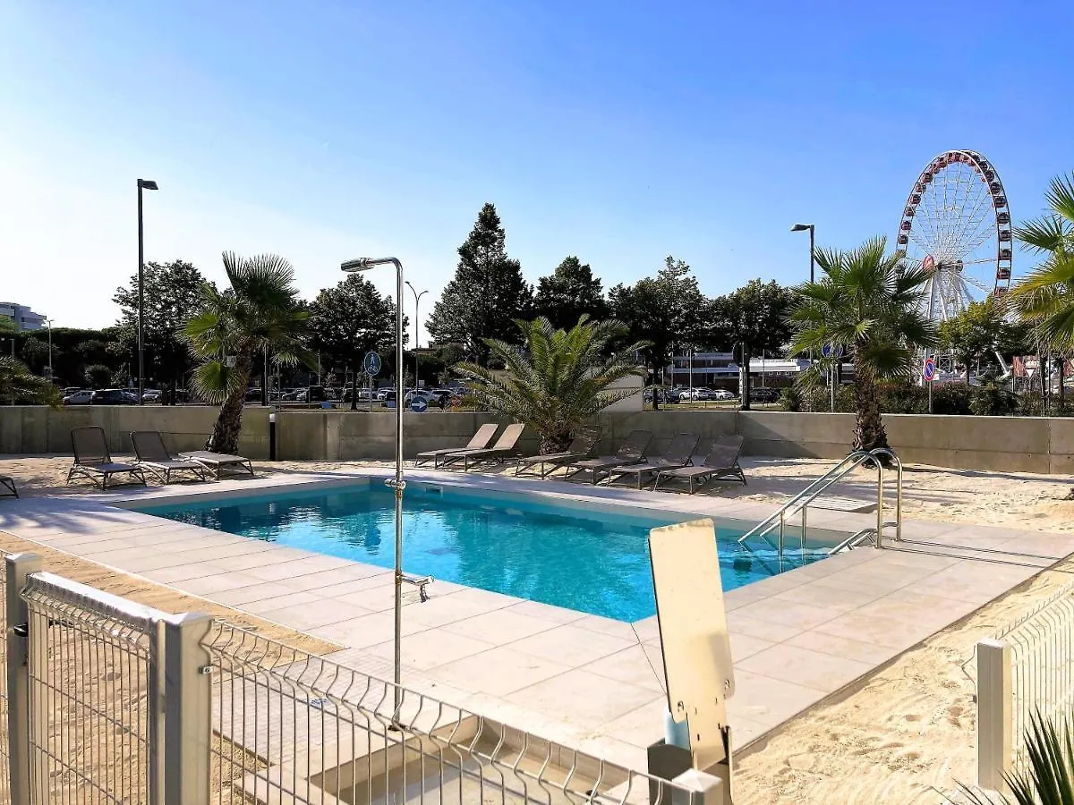 Sun Beach Residence Con Piscina - Piazza Brescia - Adria Holiday Jesolo - Family Apartments 0*, Lido di Jesolo İtalya
