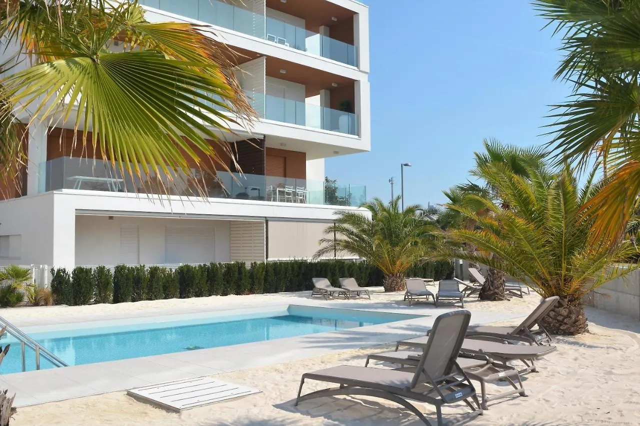 Sun Beach Residence Con Piscina - Piazza Brescia - Adria Holiday Jesolo - Family Apartments