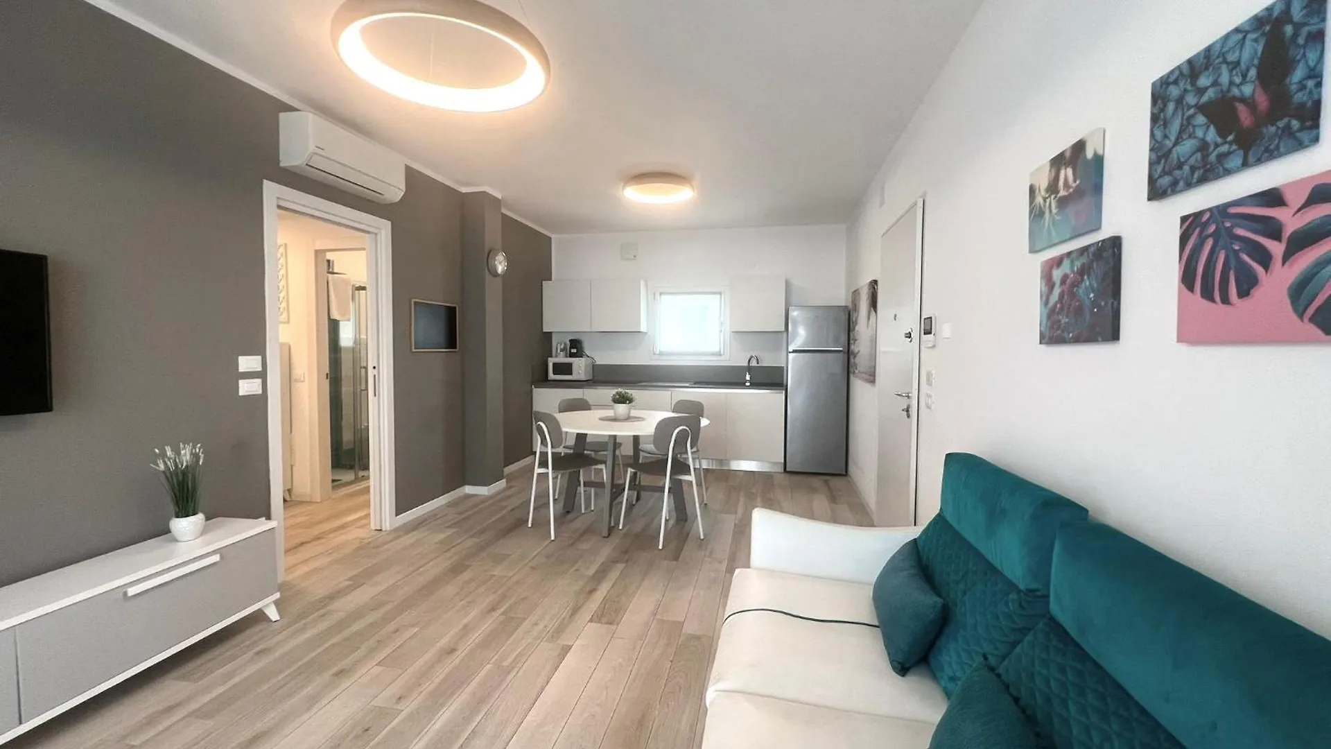 Sun Beach Residence Con Piscina - Piazza Brescia - Adria Holiday Jesolo - Family Apartments