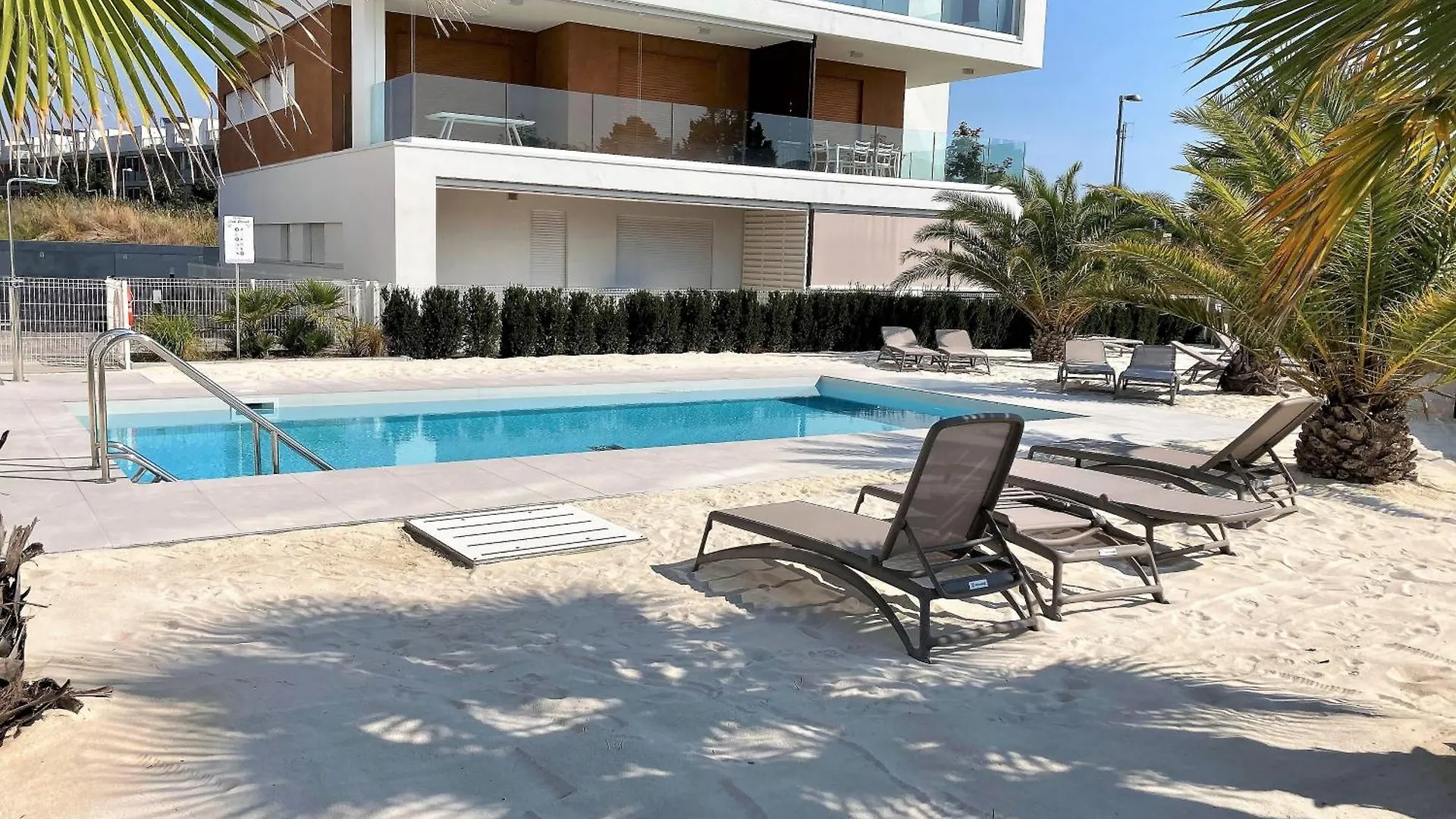 Sun Beach Residence Con Piscina - Piazza Brescia - Adria Holiday Jesolo - Family Apartments