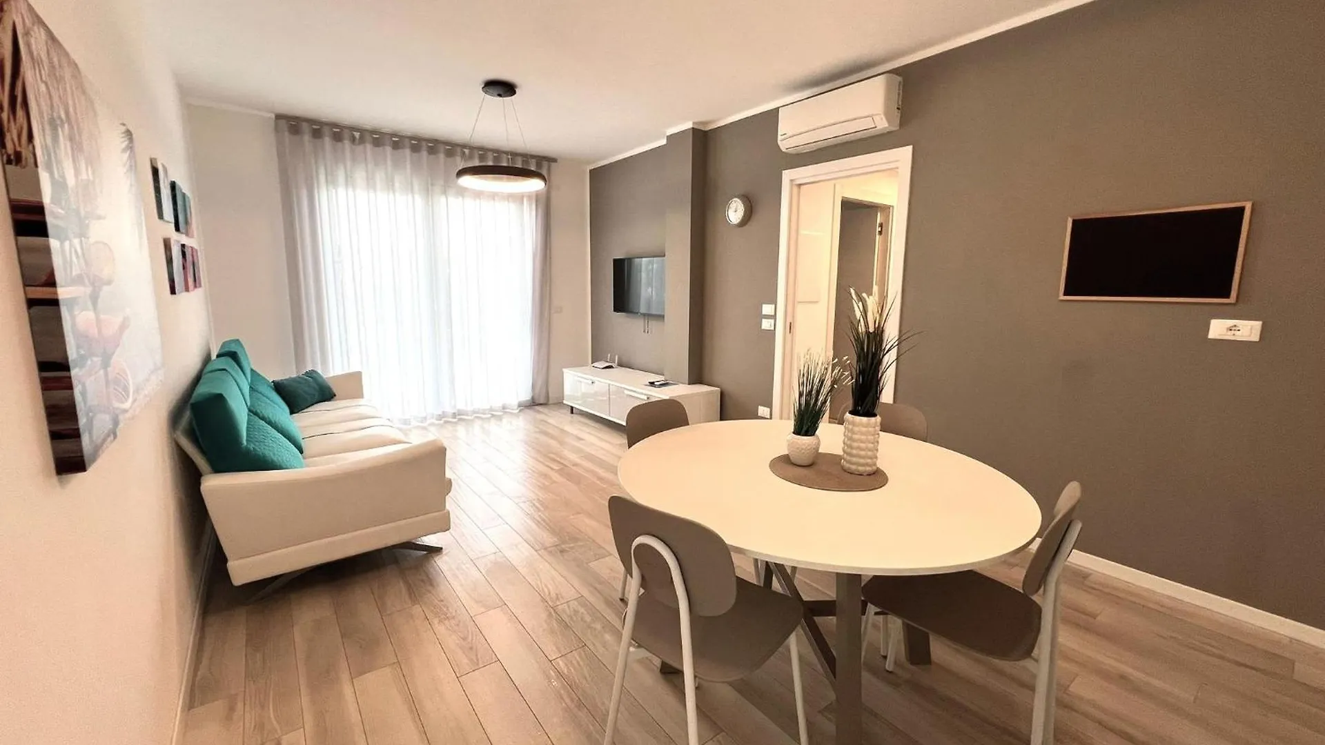 Sun Beach Residence Con Piscina - Piazza Brescia - Adria Holiday Jesolo - Family Apartments 0*, Lido di Jesolo İtalya