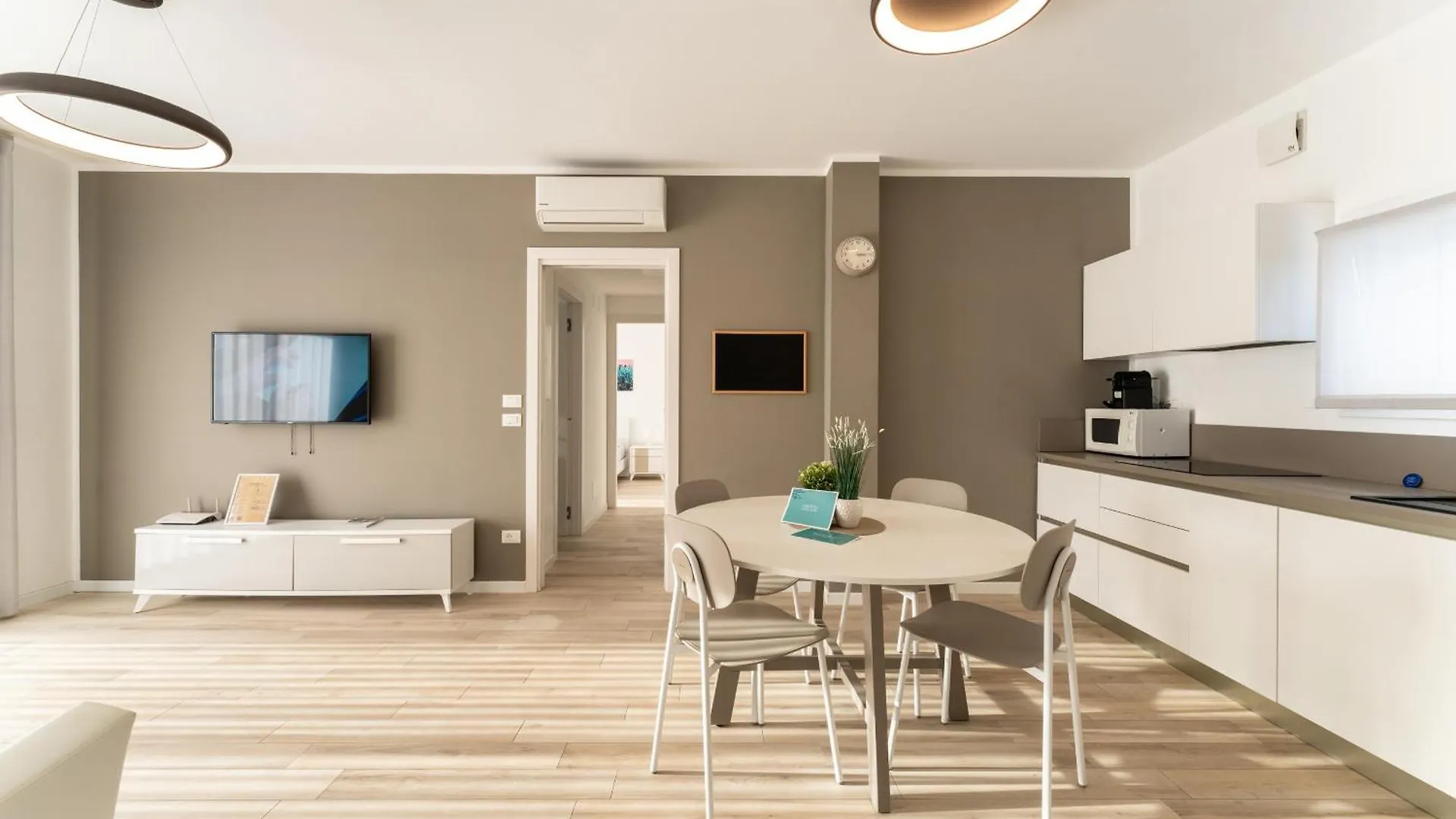 Sun Beach Residence Con Piscina - Piazza Brescia - Adria Holiday Jesolo - Family Apartments